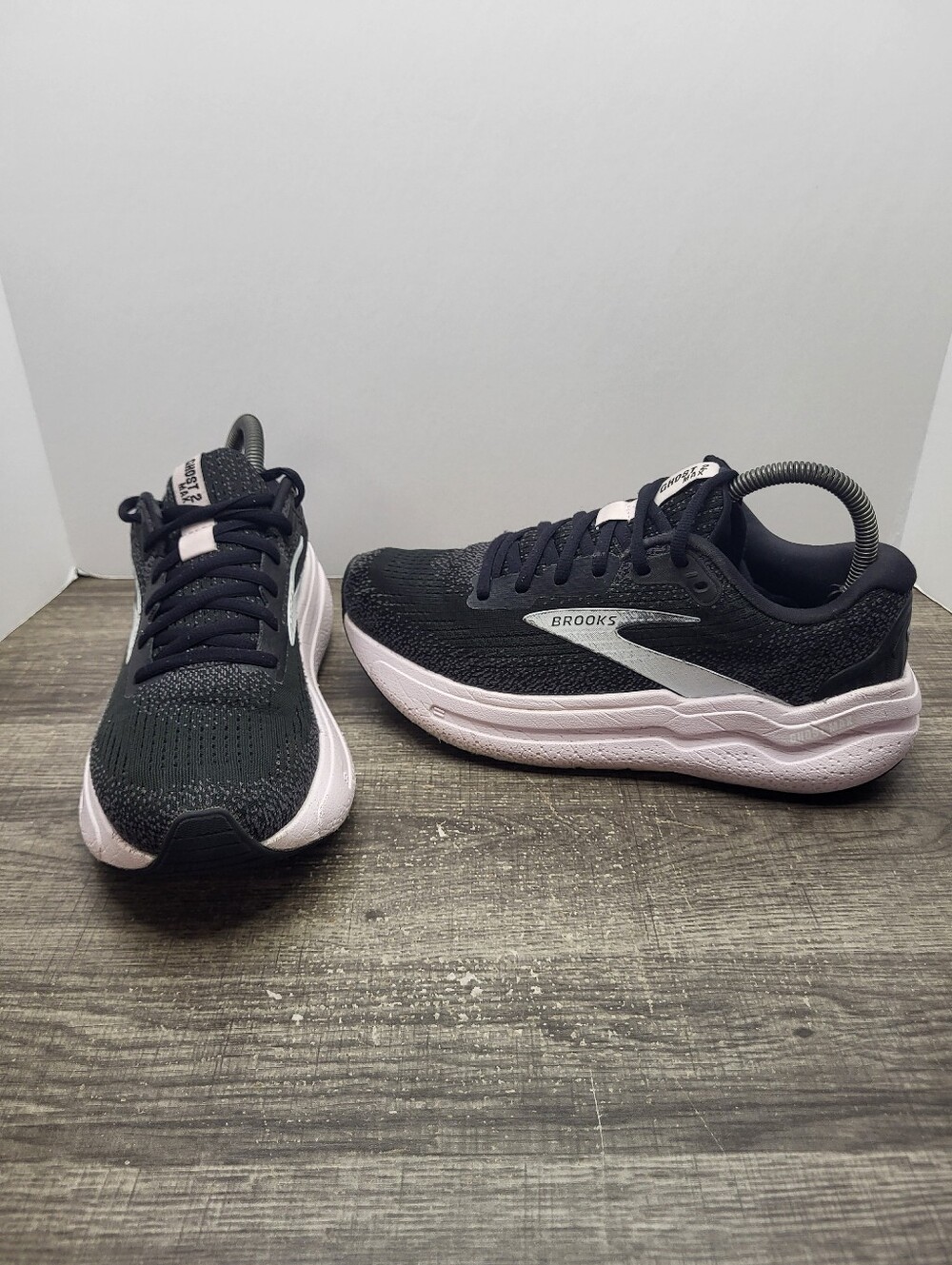 Brooks Ghost Max 2 Black Pink Orchid Ice Max Cushion Women's Size 8 Shoes